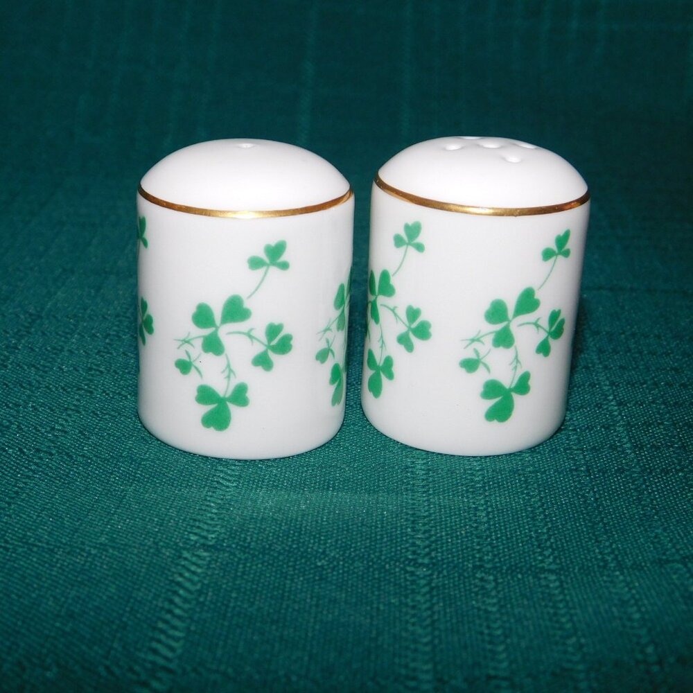 Royal Doulton green Shamrock gold accents NZ 404P salt pepper shakers mint cond